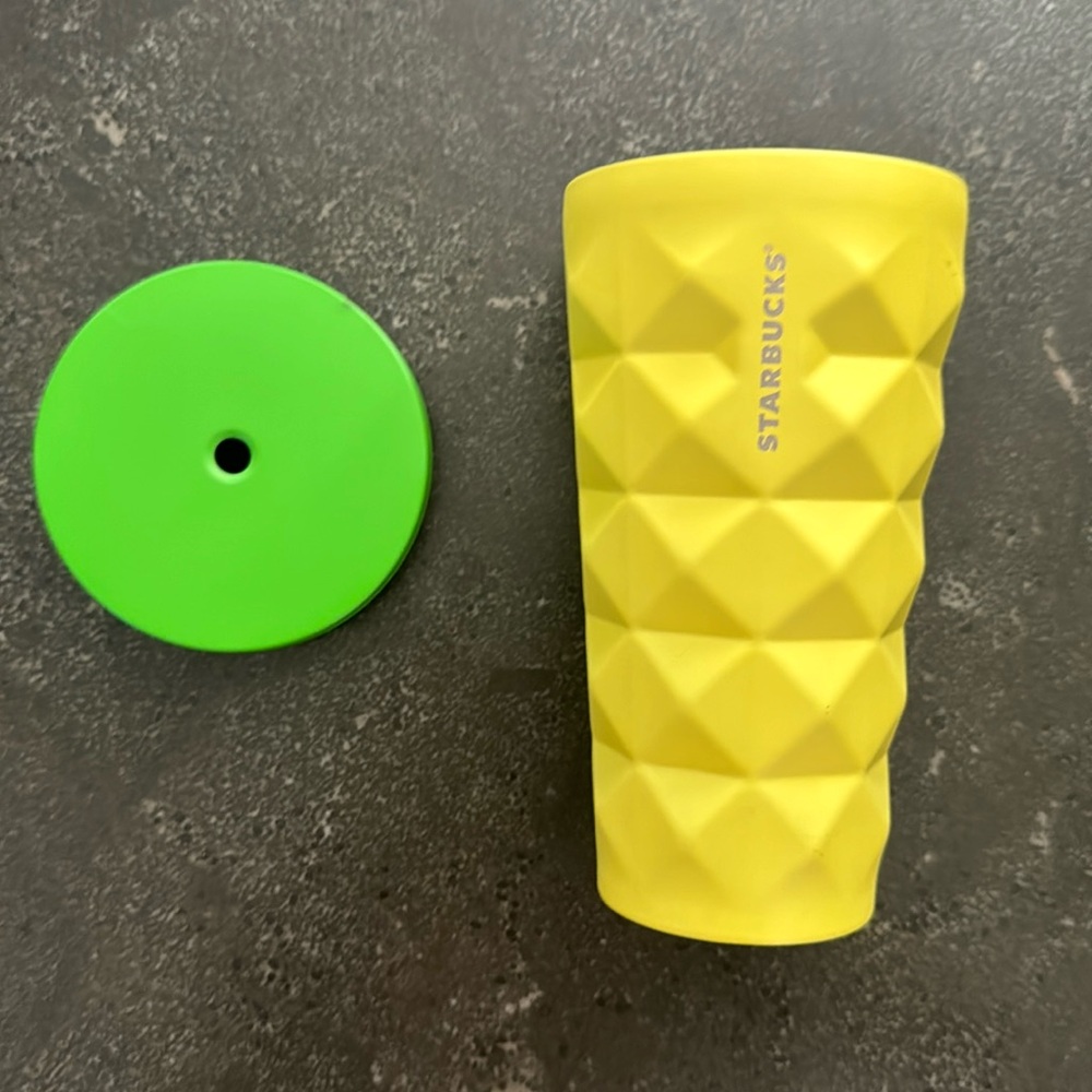 Hawaii Exclusive Starbucks “Pineapple Cup” (No straw)